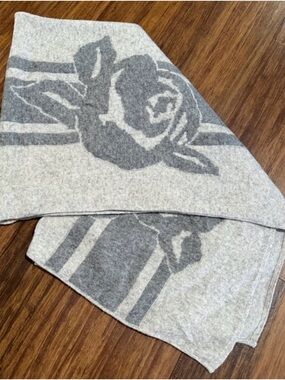 Beryll 100% Cashmere Knit Rose Floral Gray Rectangle Scarf Wrap 71*34 Inches